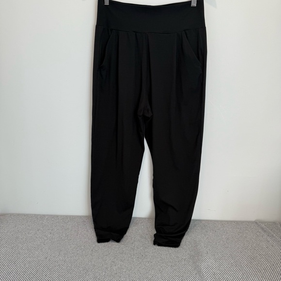 Vuori lux at ease pants harem pant  size M - Picture 2 of 10